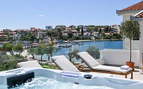Villa Rozana - Beachfront Wellness Retreat