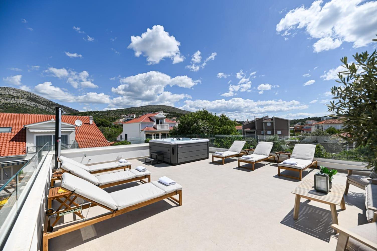 Villa Rozana - Beachfront Wellness Retreat Seget Vranjica Exterior photo