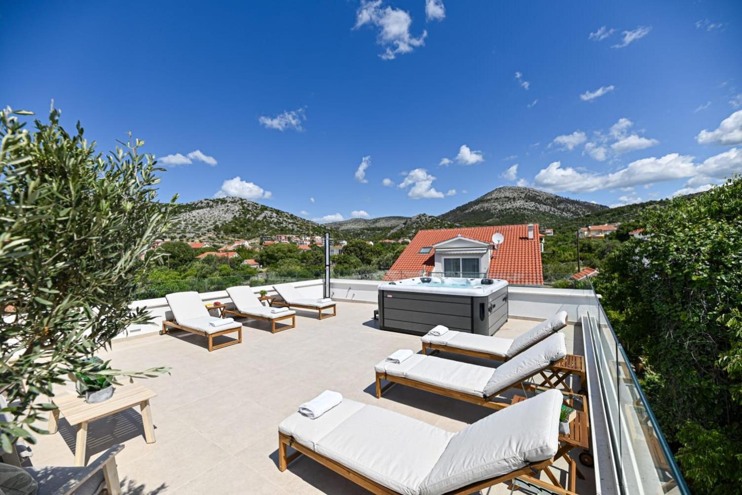 Villa Rozana - Beachfront Wellness Retreat Seget Vranjica Exterior photo