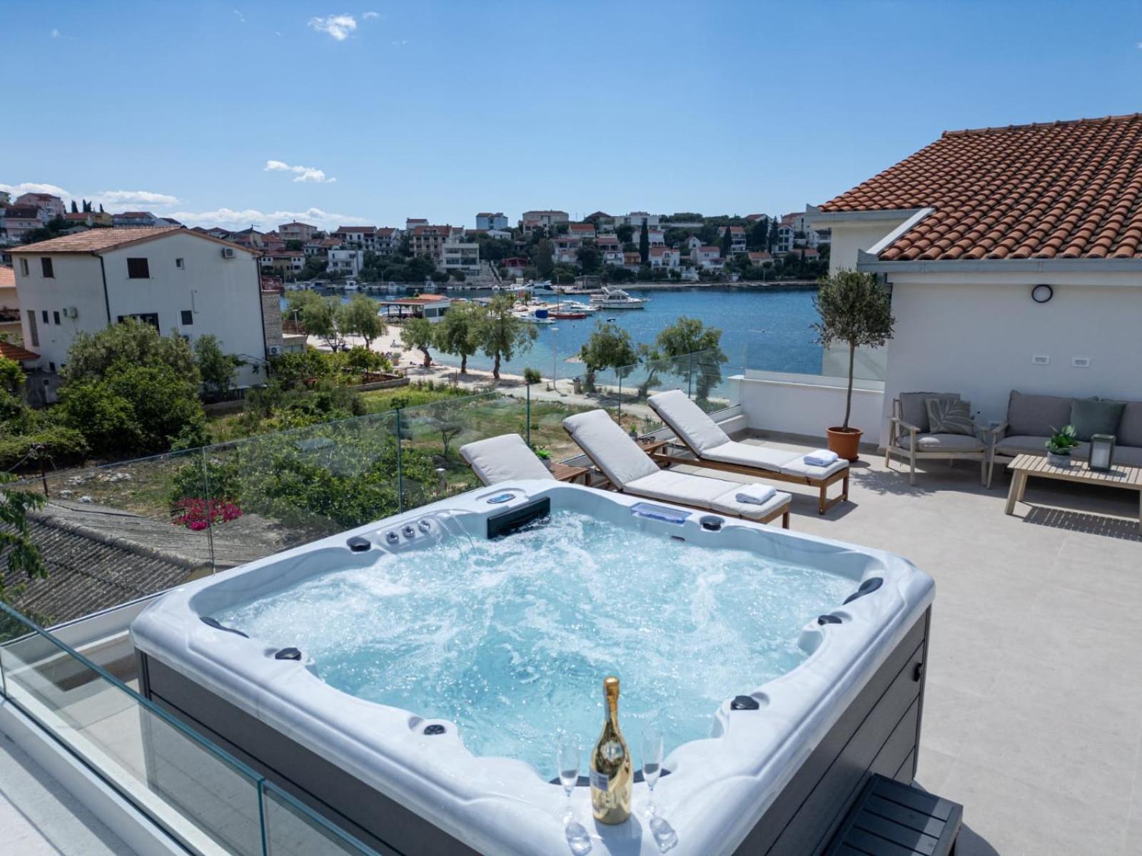 Villa Rozana - Beachfront Wellness Retreat Seget Vranjica Exterior photo