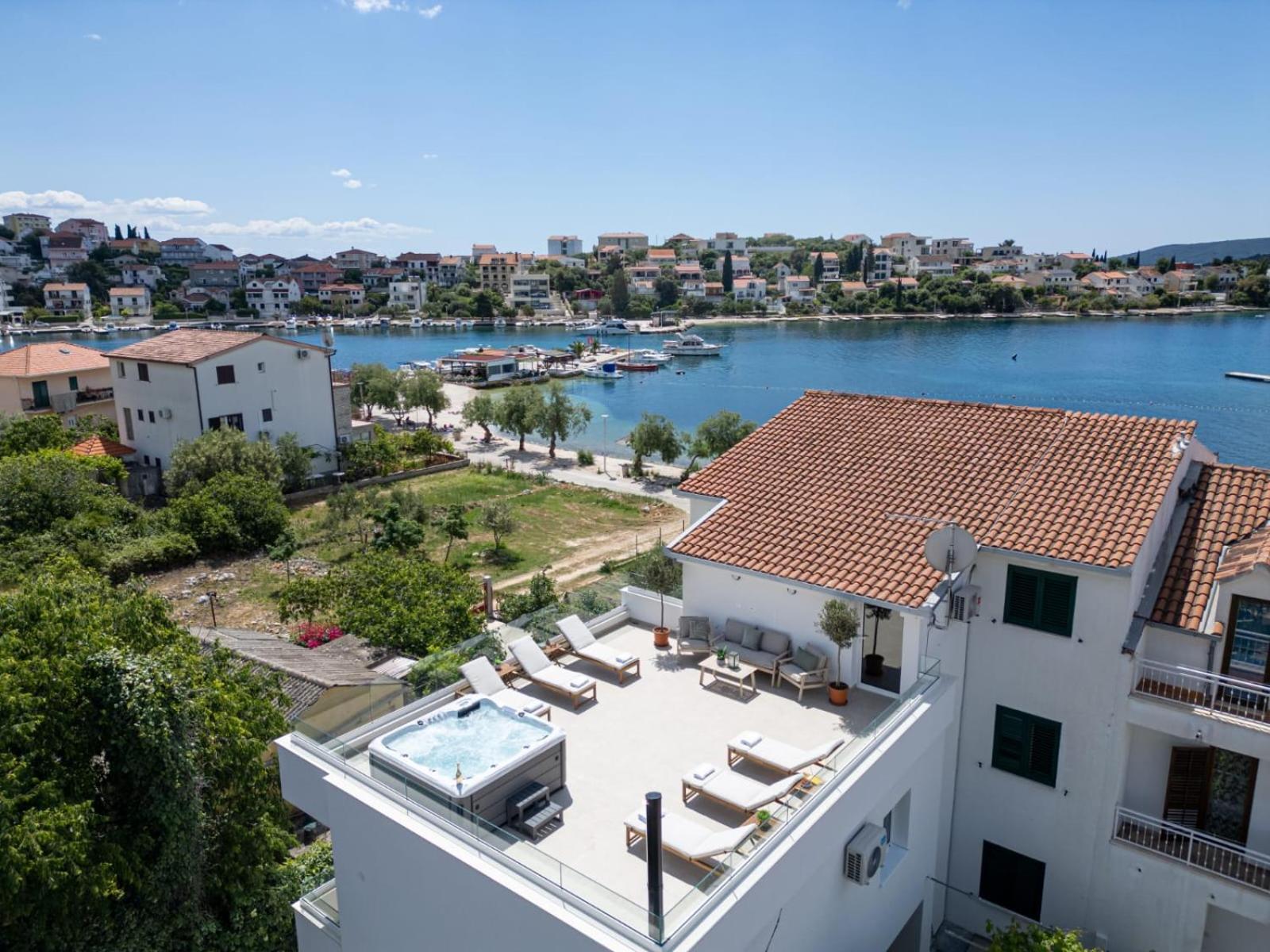 Villa Rozana - Beachfront Wellness Retreat Seget Vranjica Exterior photo